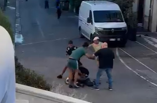 Porto San Giorgio - Picchiato per aver difeso la figlia, fermati tre dei quattro aggressori